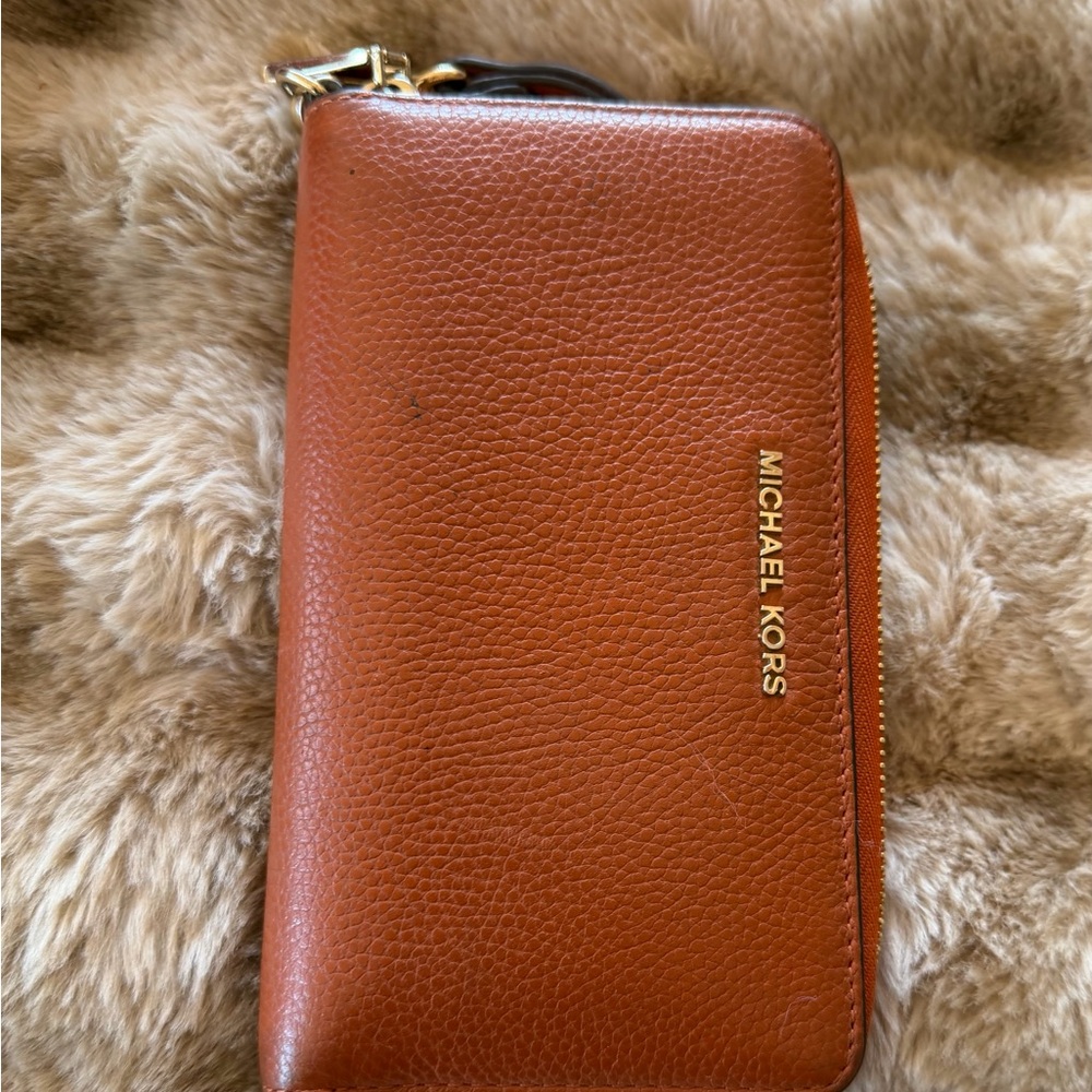 Michael Kors Beige and Orange Shoulder Bag - Picture 10 of 12